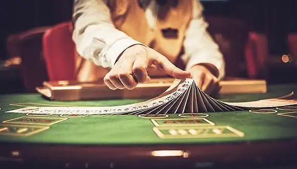 Studio dealer langsung Lightning Baccarat di mikitoto dengan multi-camera HD